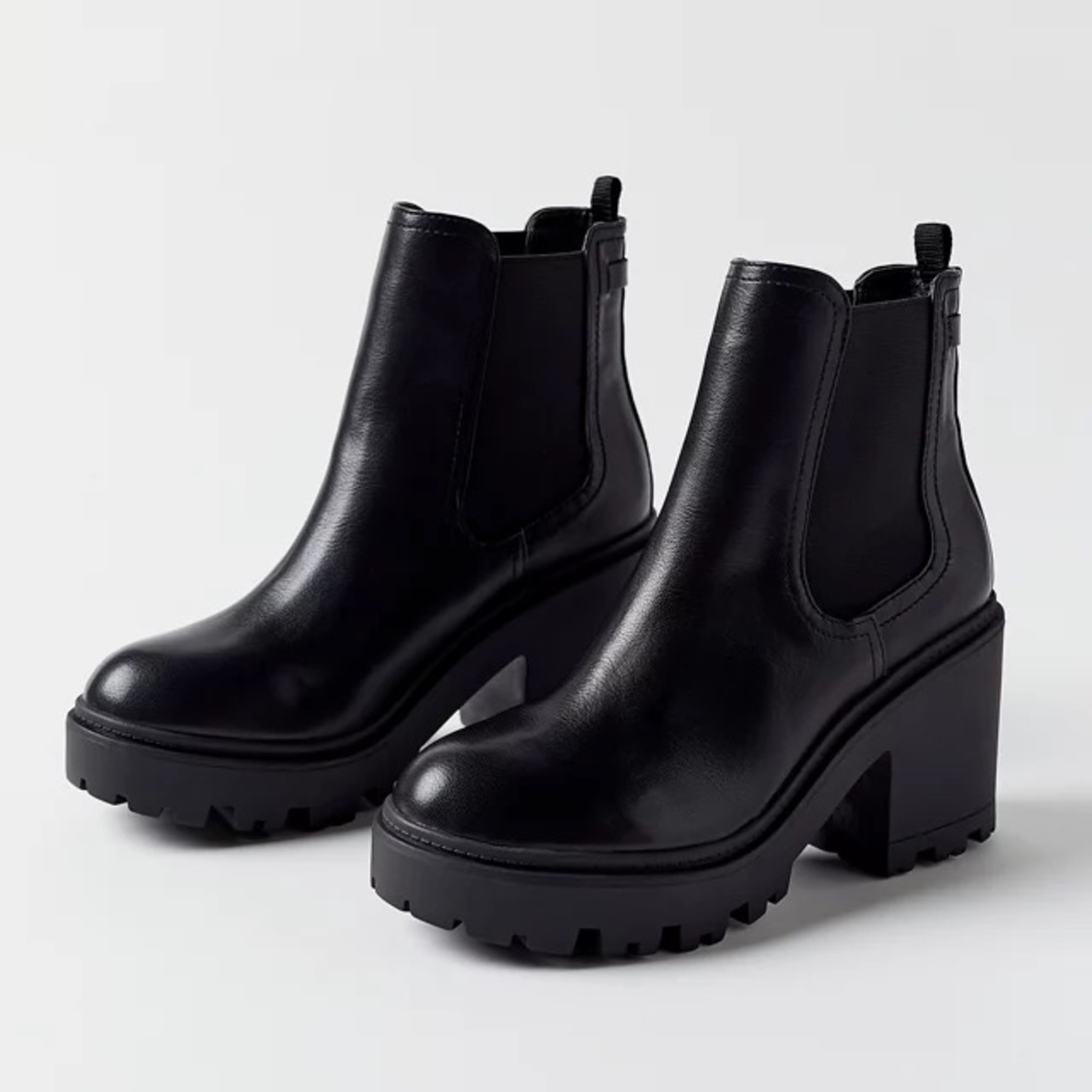 LAST ONE ⭐️ NWT Urban Outfitters Chloe Chelsea Timeless boot (7) - Picture 4 of 14